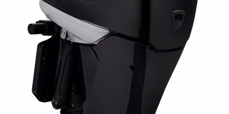 350HP Verado PBlack 3qtr Port Aft e1535114274739